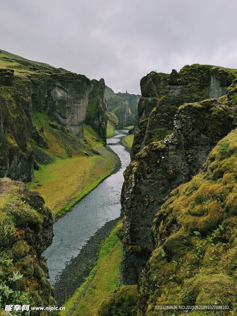 峽谷河流間的壯美自然景觀