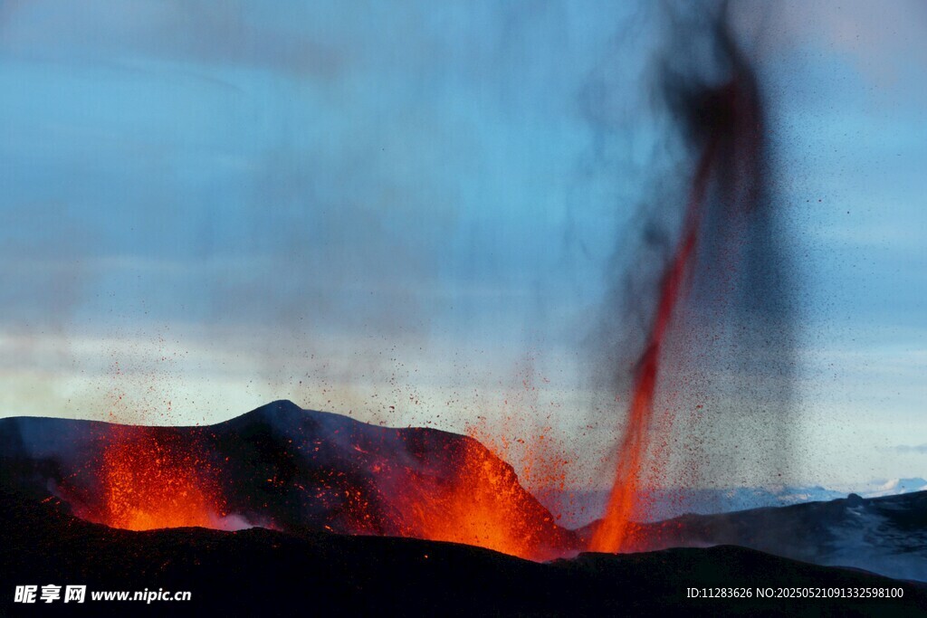 火山噴發(fā)壯觀景象