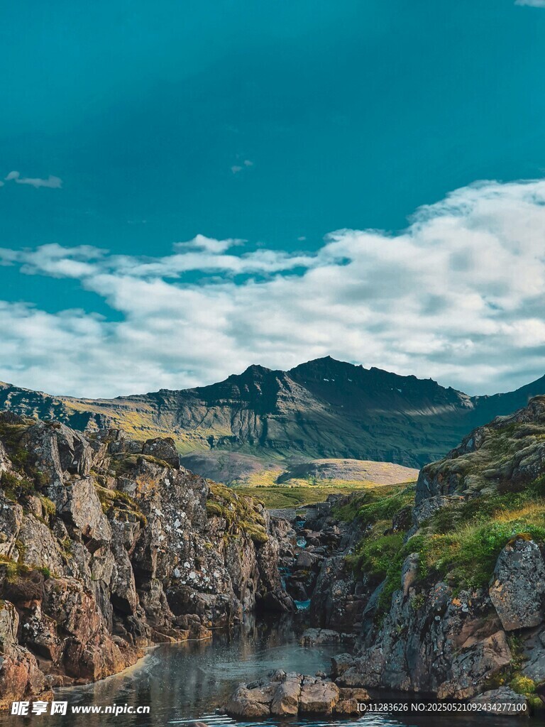 山間河谷美景