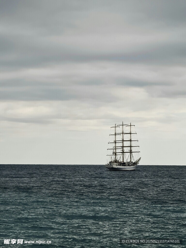 海上孤帆