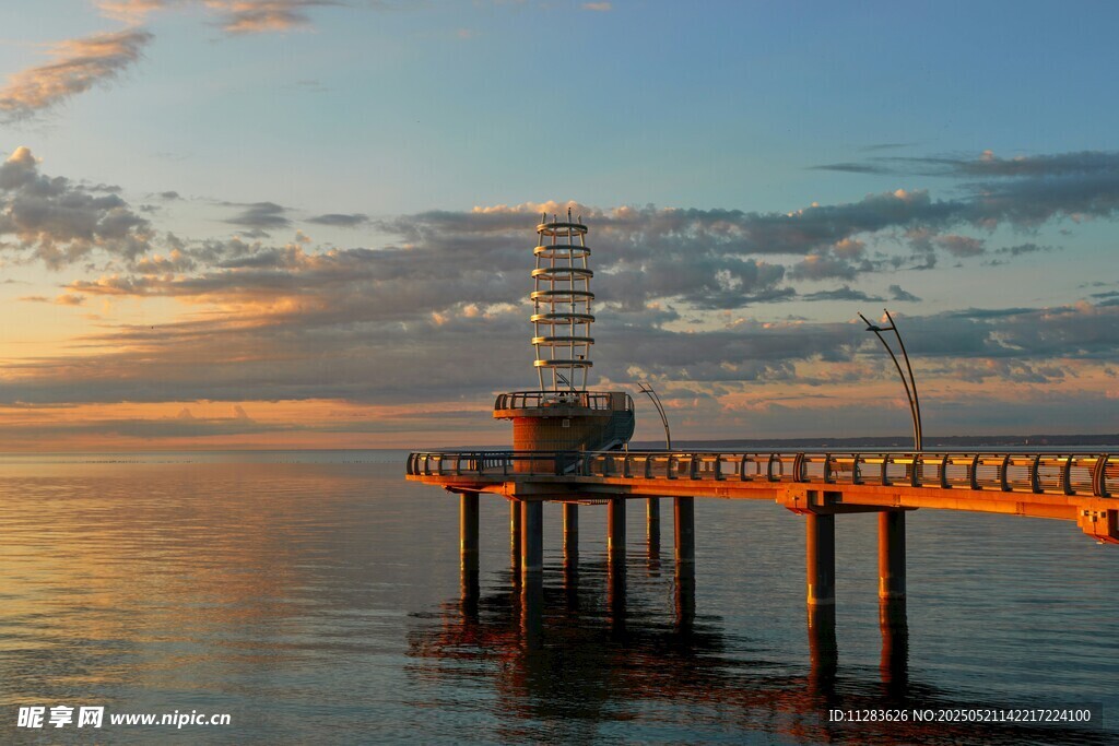 海上棧橋日落美景