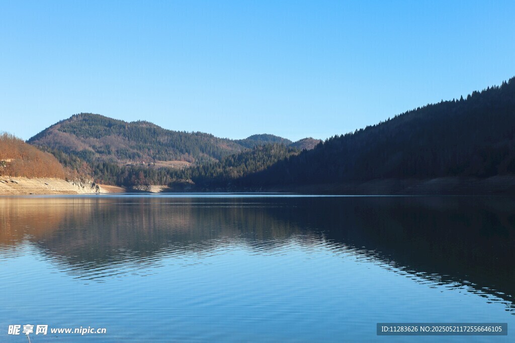寧靜山水湖景風光如畫