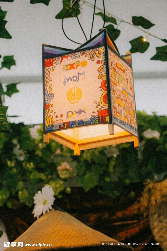中式復(fù)古風(fēng)精美懸掛燈籠
