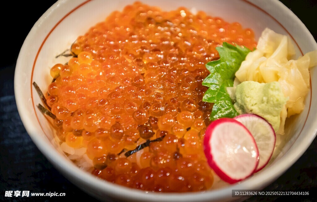 美味魚子醬蓋飯
