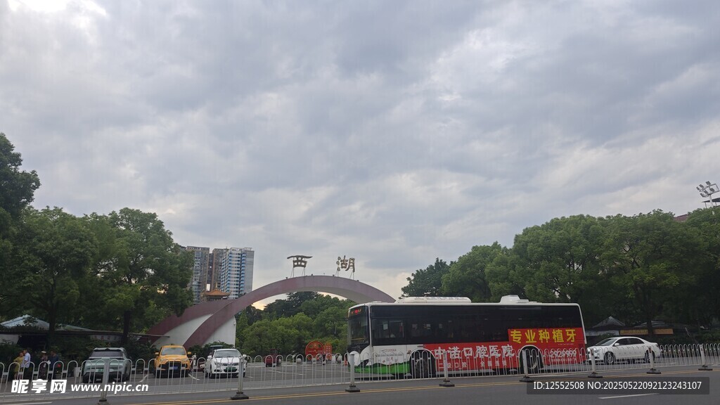 城市街道景象