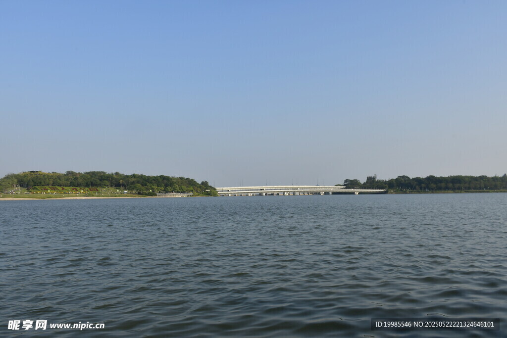碧海藍(lán)天海面拍攝