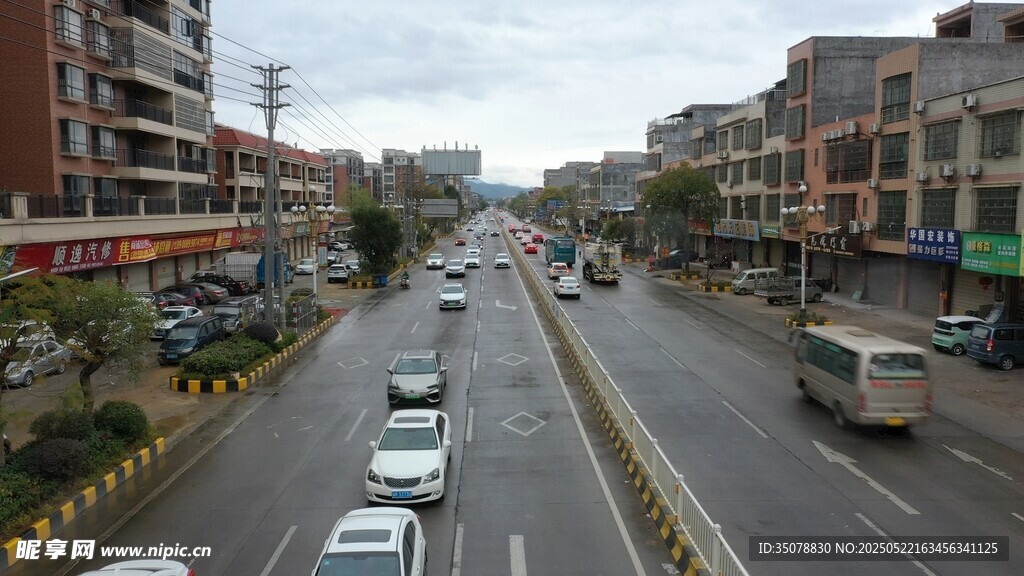 英德浛洸街道車輛行駛景象