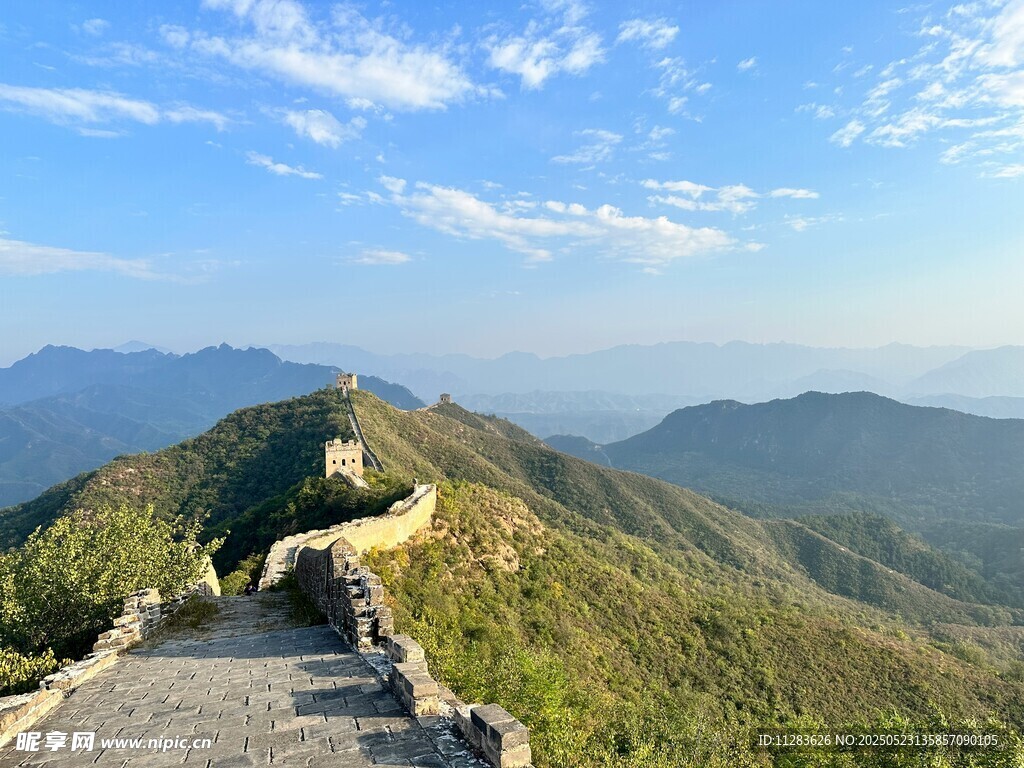 壯麗長城蜿蜒于青山之間