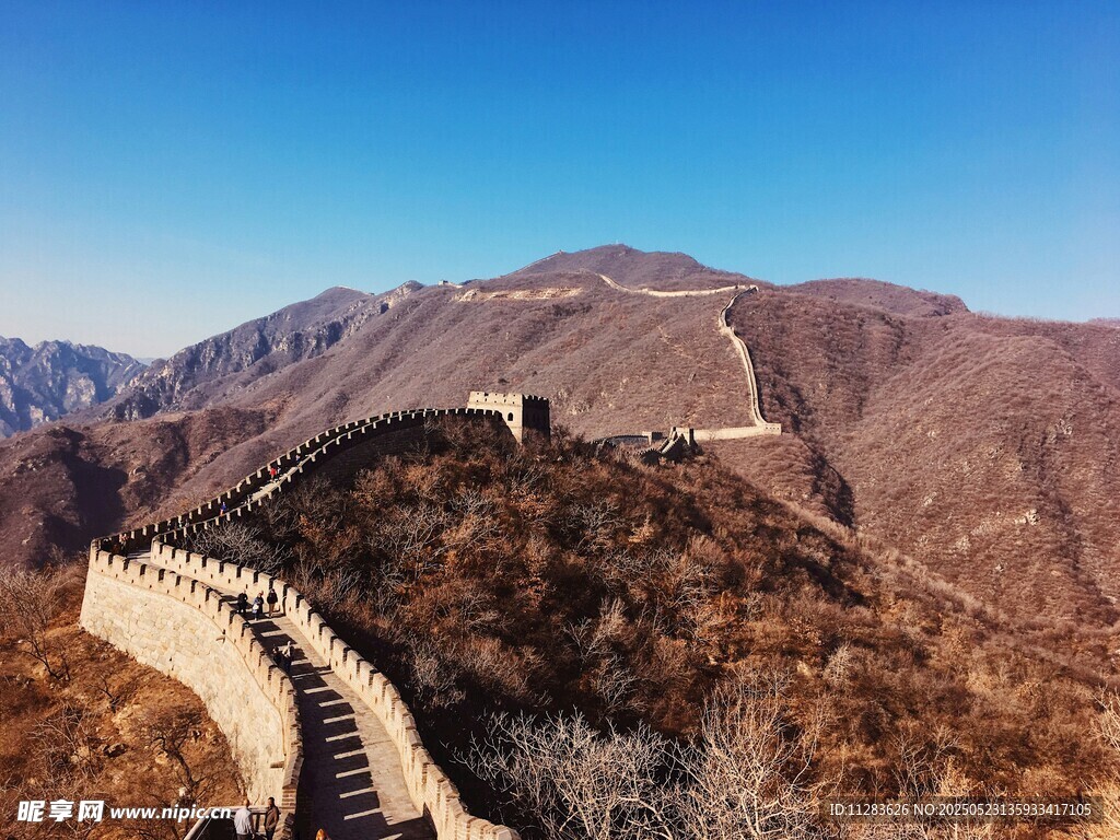 壯麗長城蜿蜒于山巒之間