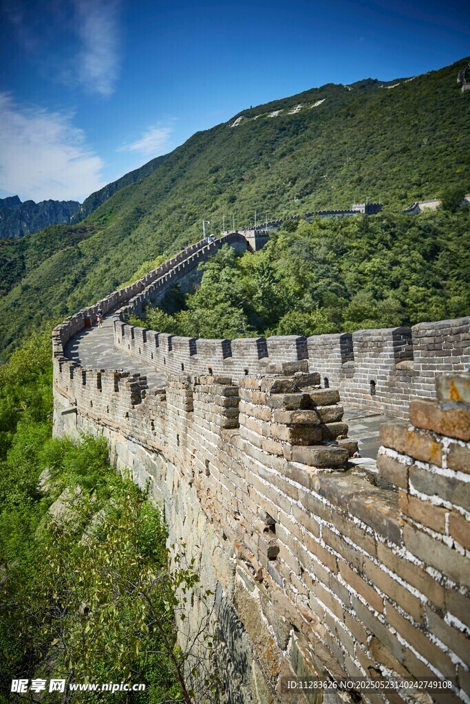 壯麗長城蜿蜒于青山之間