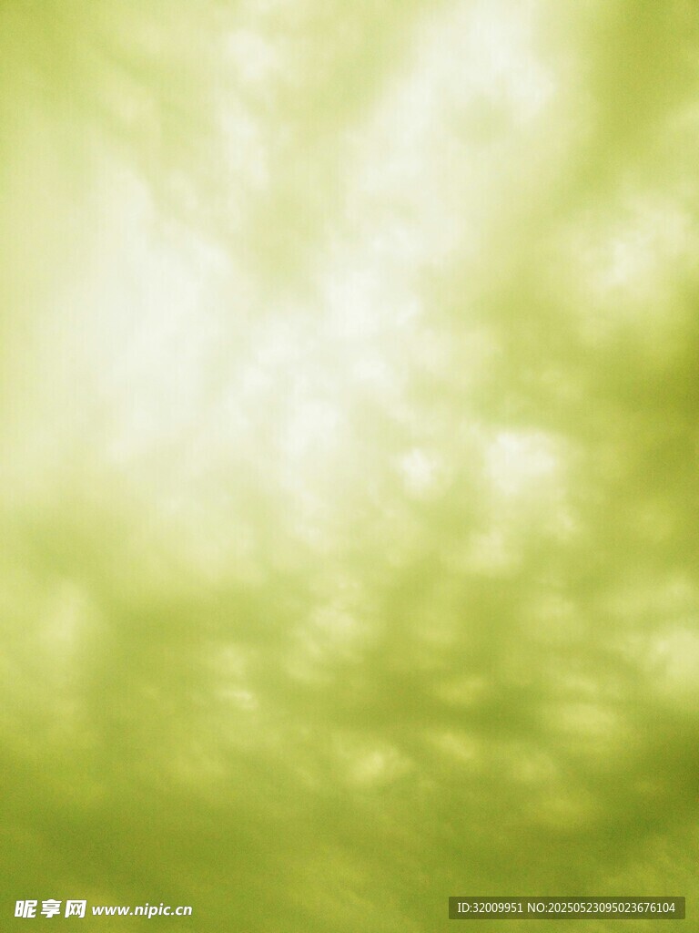 柔和綠色光暈天空