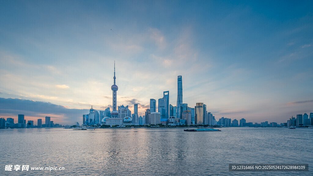 上海外灘璀璨城市天際線