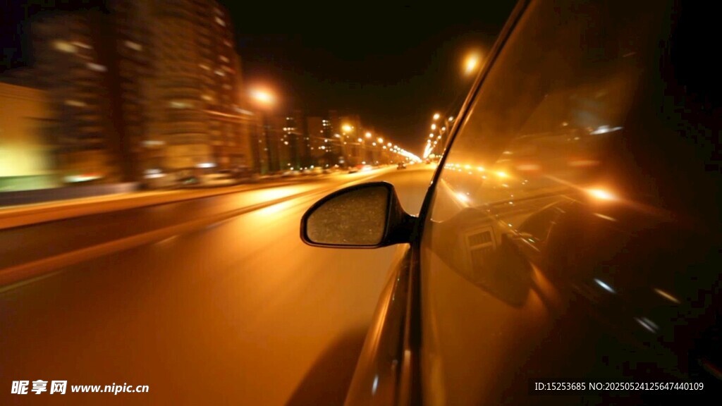 車內(nèi)視角的城市夜景車流