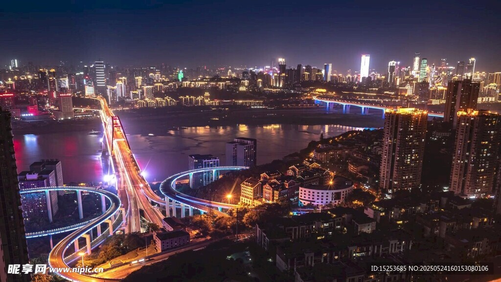 城市璀璨夜景俯瞰圖