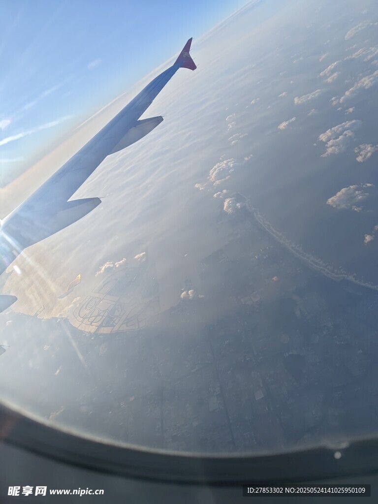飛機窗外的高空風景
