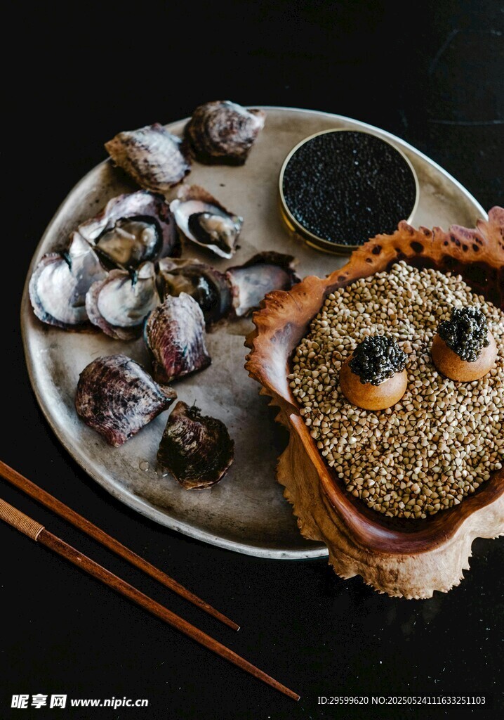 美味海鮮拼盤與特色主食