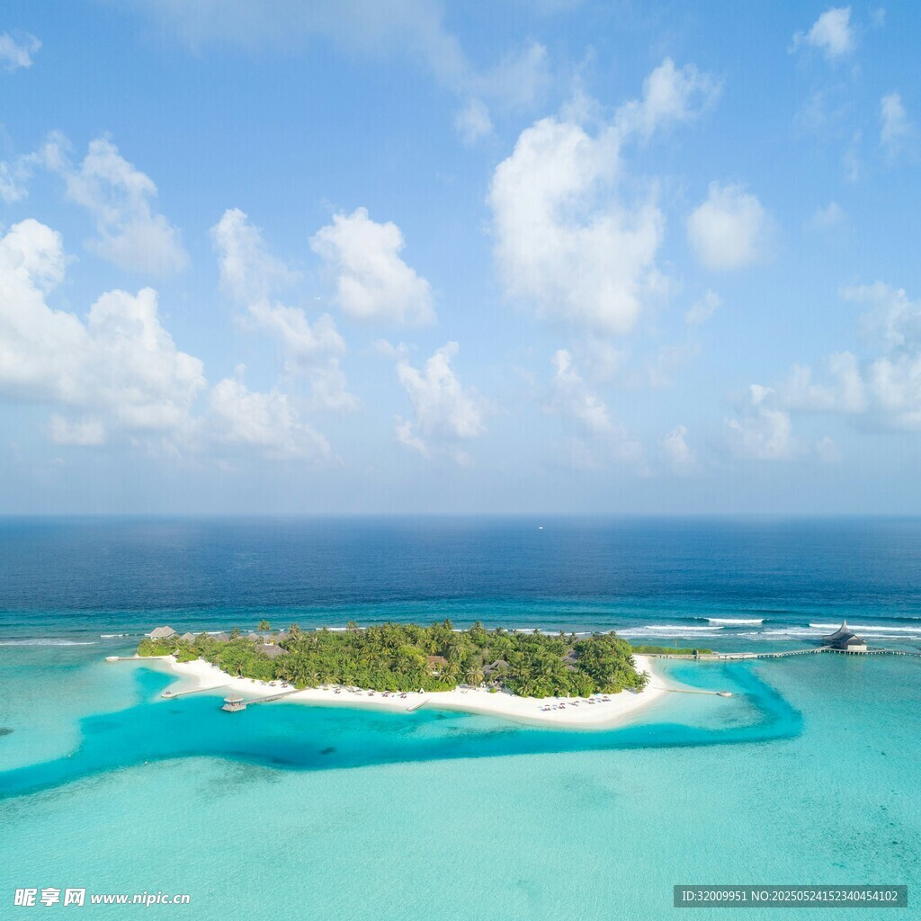 美麗海島的迷人藍色風光
