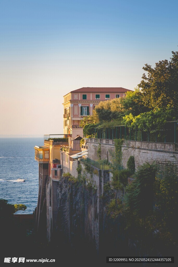 懸崖邊的美麗海景建筑