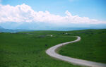 草原蜿蜒公路美景