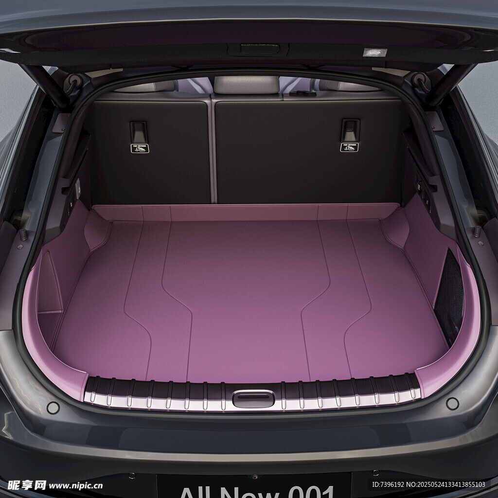 黑色汽車后備箱紫色內(nèi)飾展示