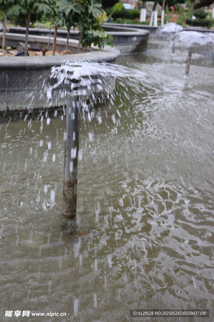 雨中噴泉景觀