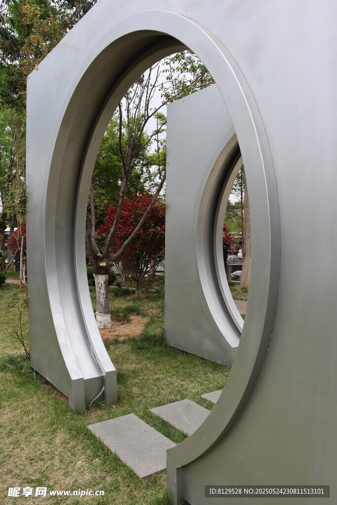 戶外金屬環(huán)形藝術(shù)雕塑