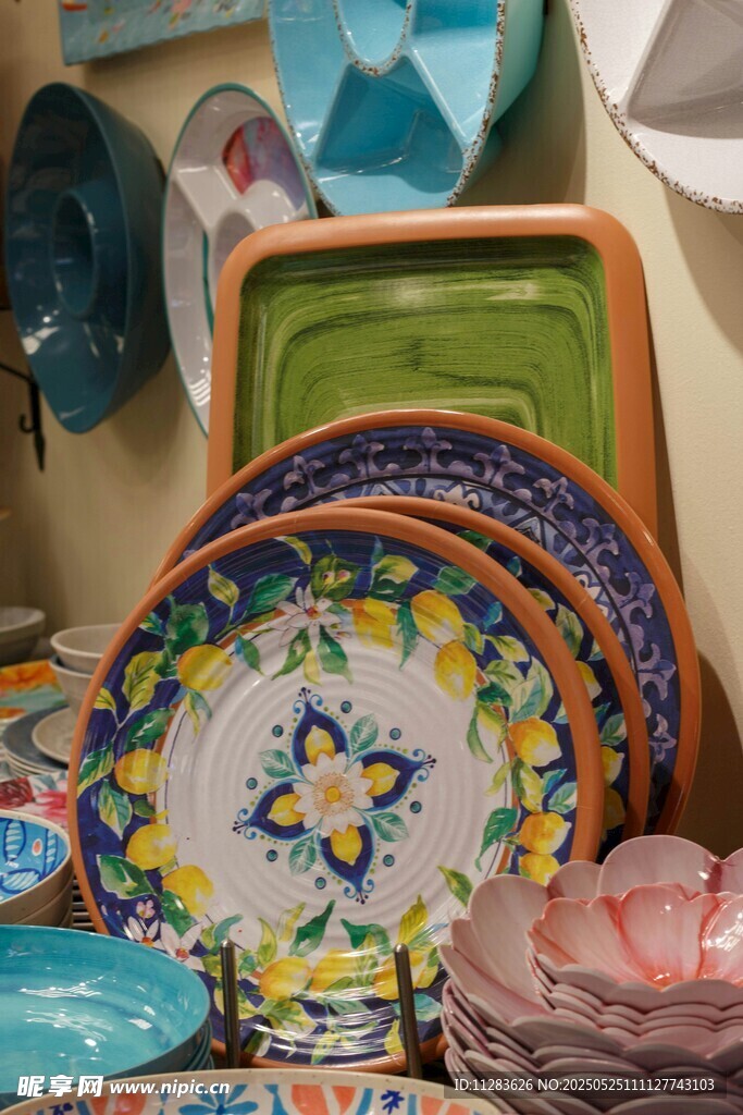 多彩精美陶瓷餐具展示