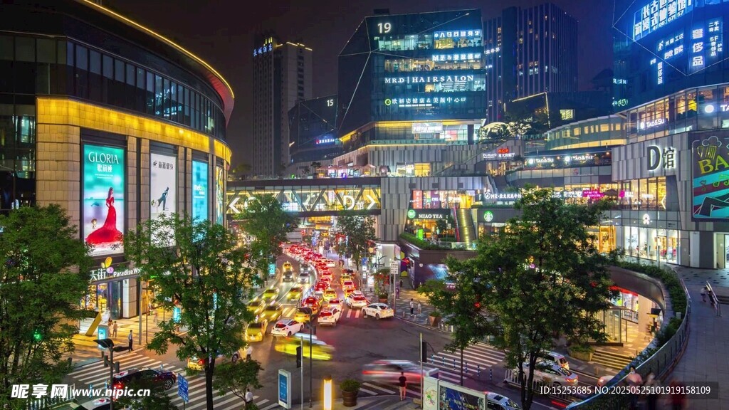 繁華都市夜景商業街
