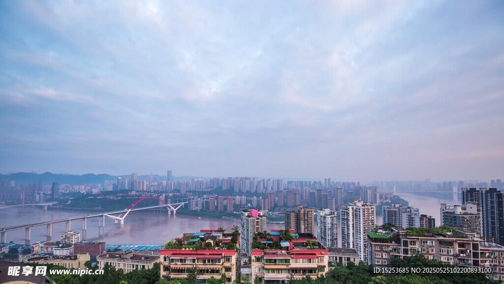 城市天際線與江景風(fēng)光