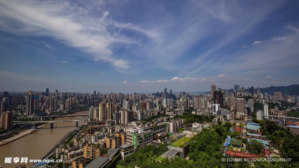 山城壯麗城市天際線景觀