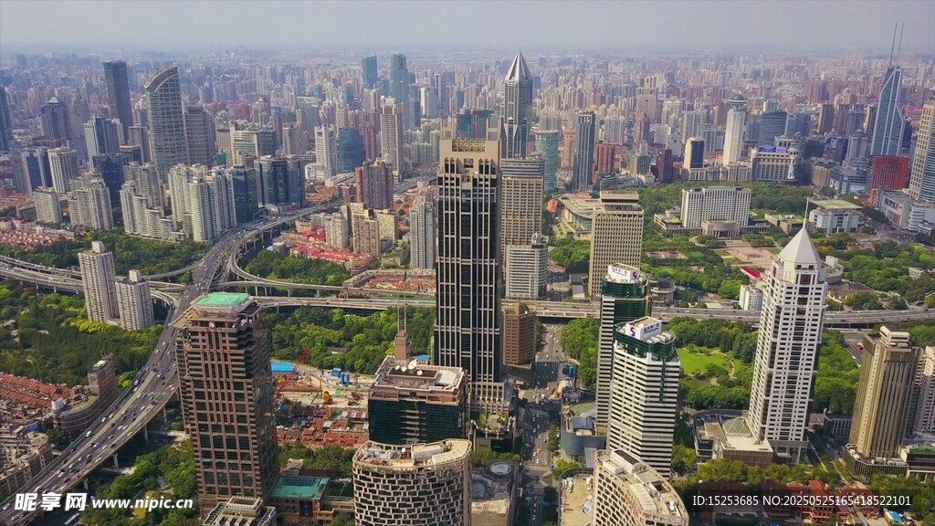 俯瞰繁華都市建筑群