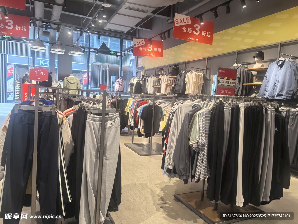 時(shí)尚服裝店內(nèi)部陳列展示