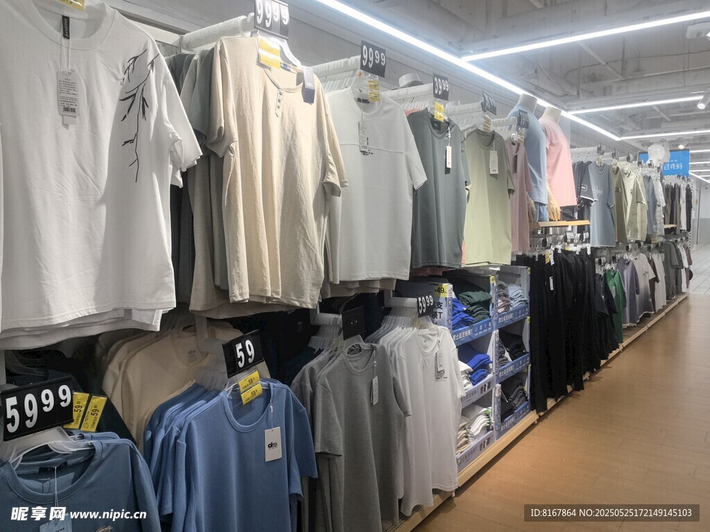 時尚服裝店內部陳列展示