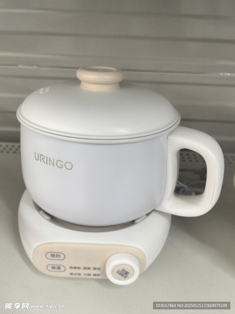白色多功能電煮鍋展示