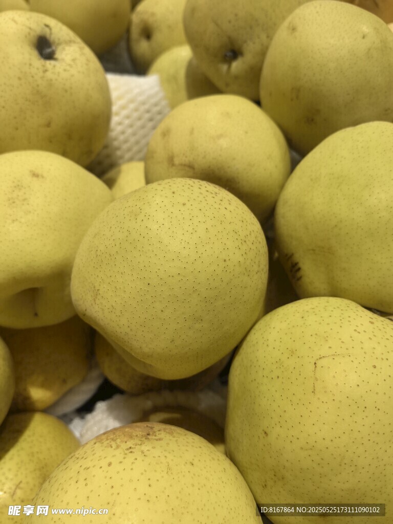 新鮮黃梨堆疊