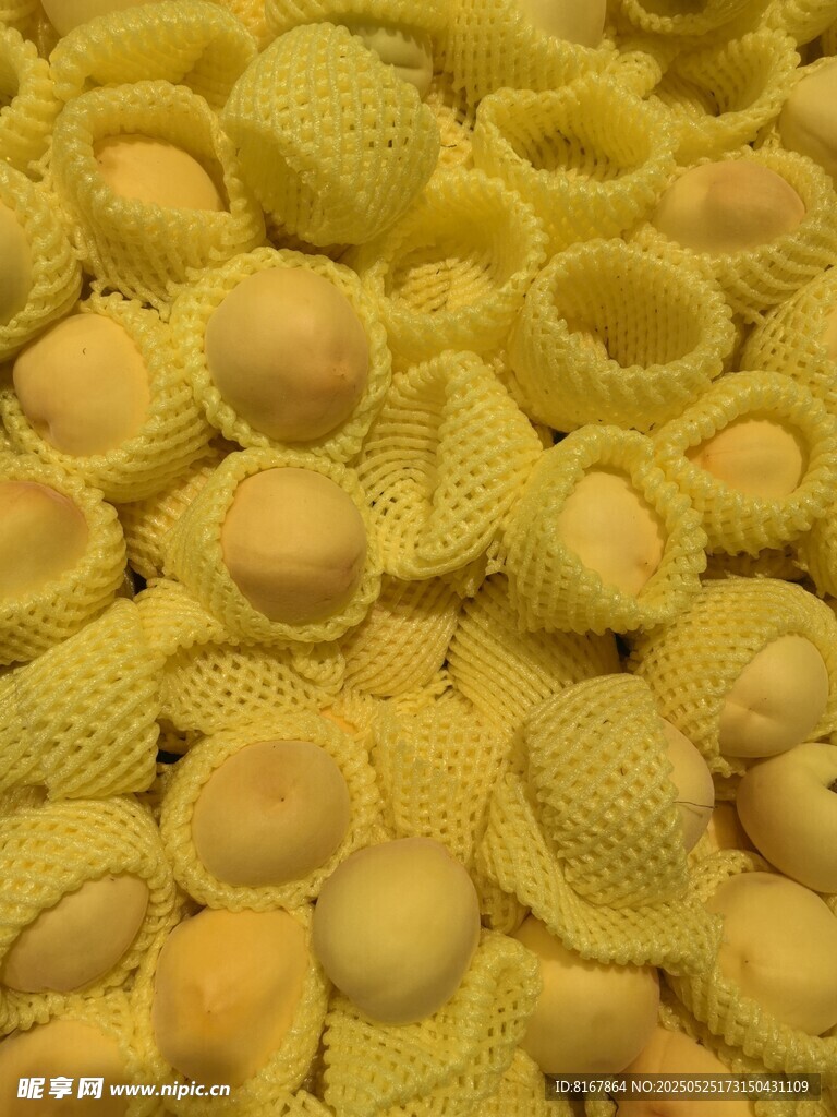 黃色網套包裹的水果