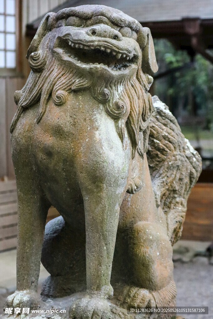 古樸石獅子雕塑