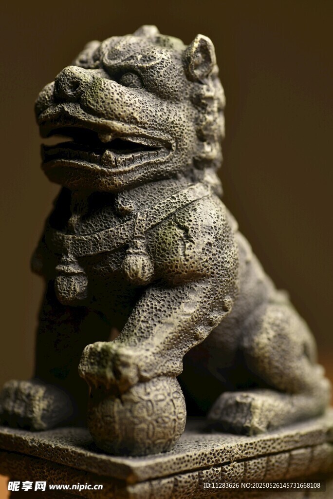 古樸石獅子雕塑