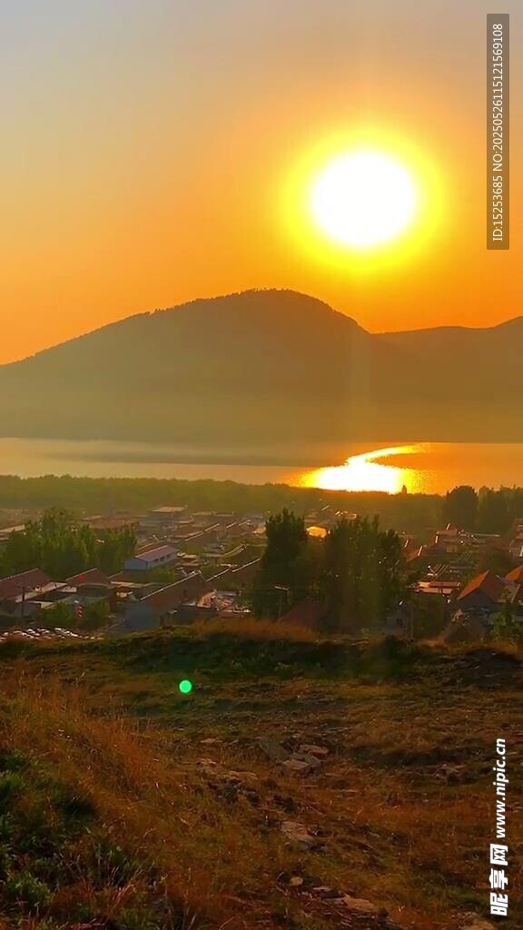 夕陽下的美麗城鎮景觀