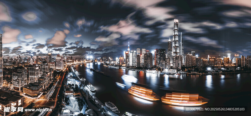 城市夜景璀璨燈光映照