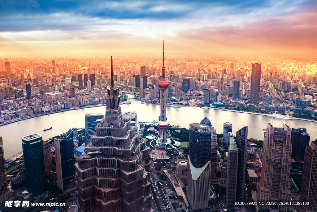黃昏下的繁華都市天際線
