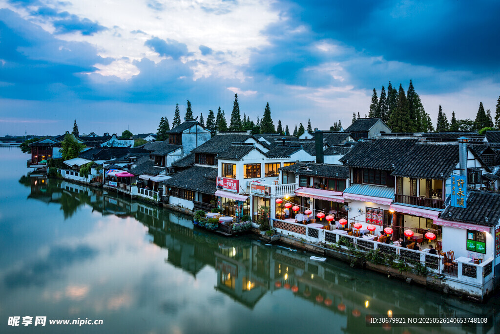 江南水鄉夜景河畔風光
