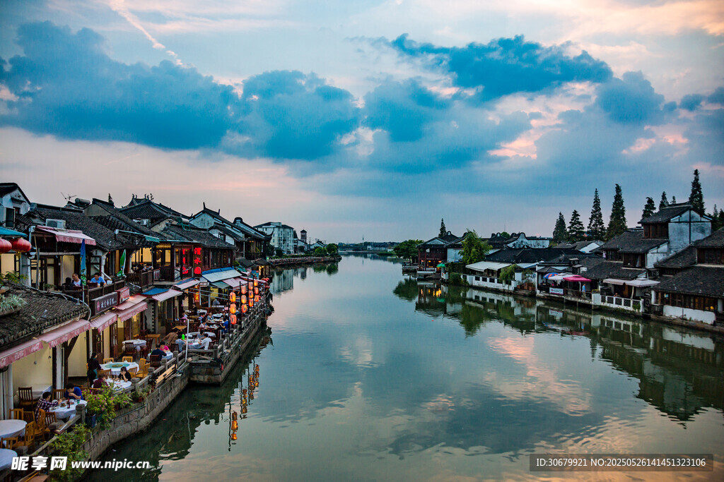 水鄉古鎮黃昏美景