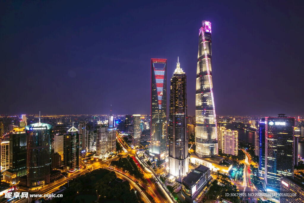 上海夜景璀璨摩天大樓群