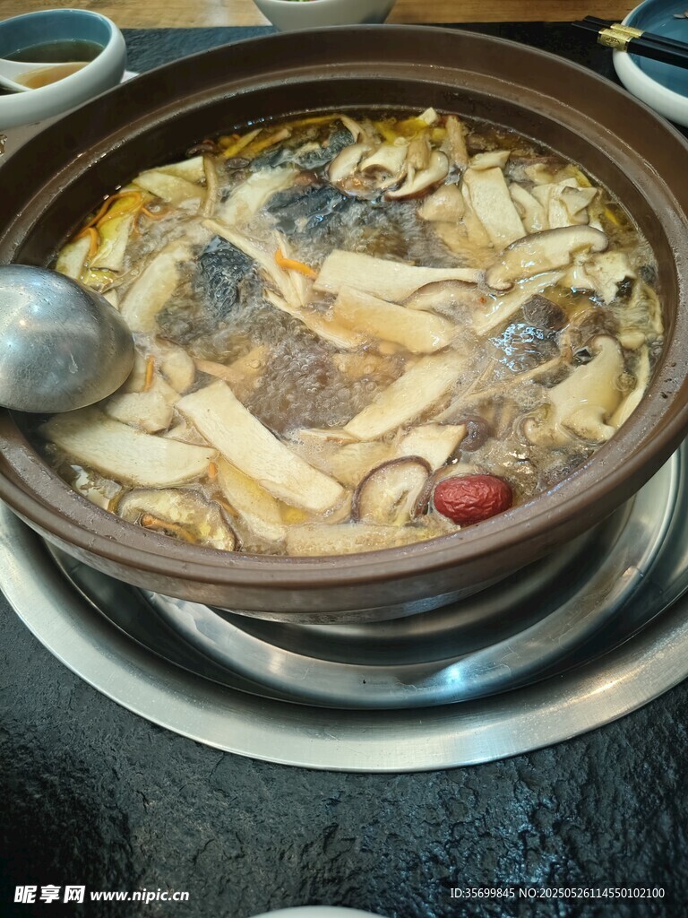 菌菇湯鍋