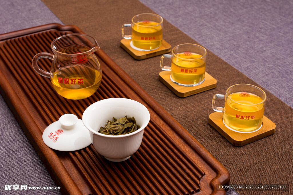 中式茶具與泡茶場景展示