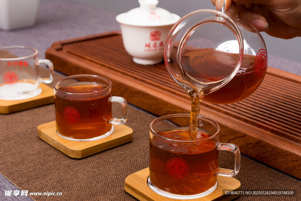 紅茶沖泡瞬間倒茶