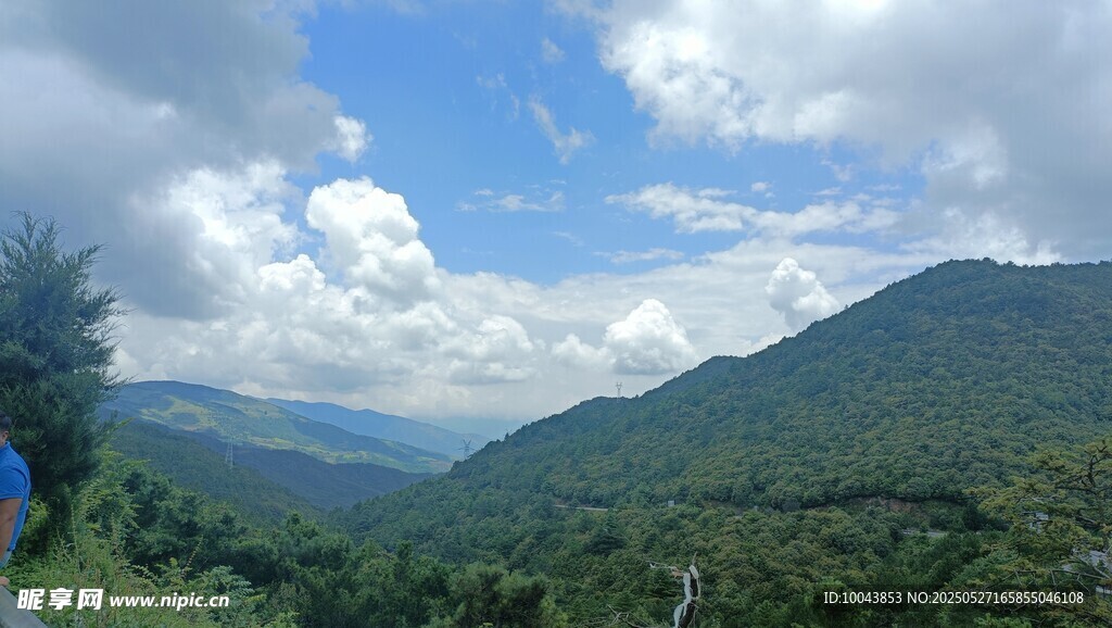 山間 藍天白云青山 大山 