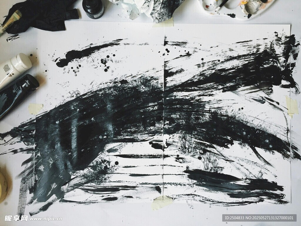 抽象水墨繪畫創作場景