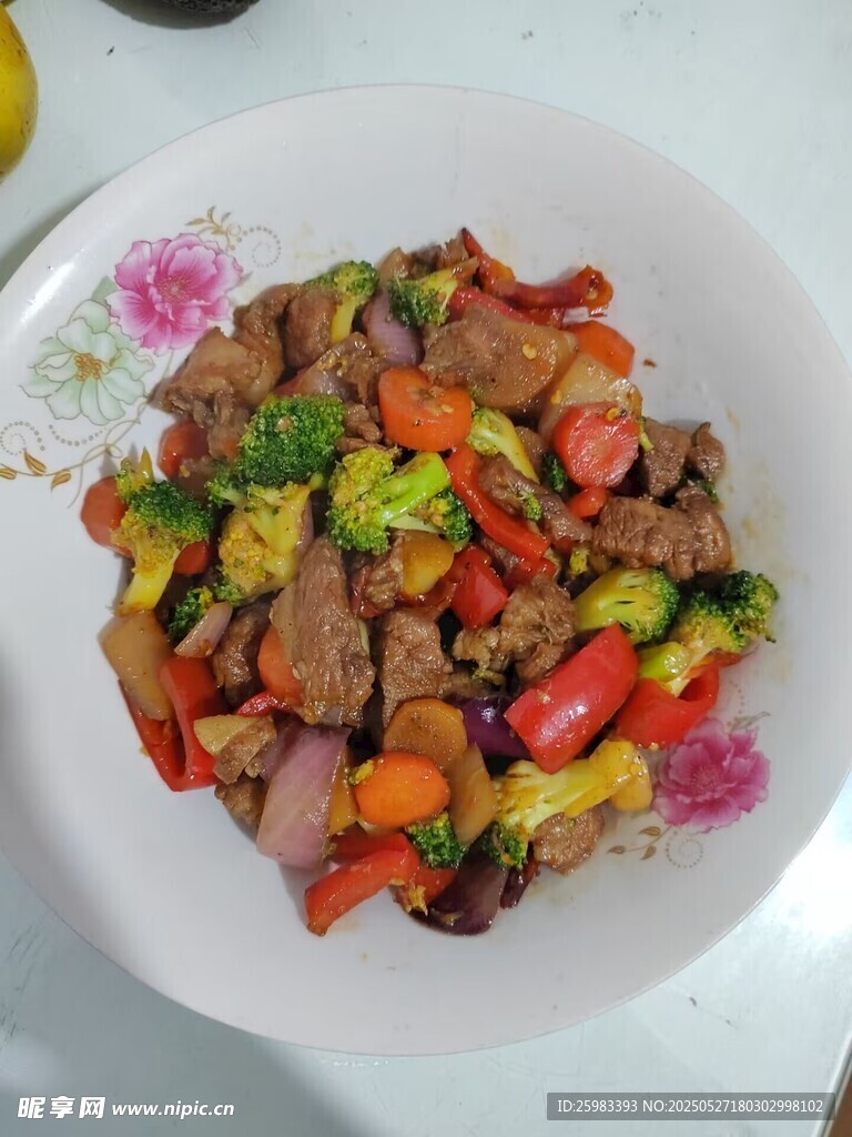 時蔬炒牛肉粒